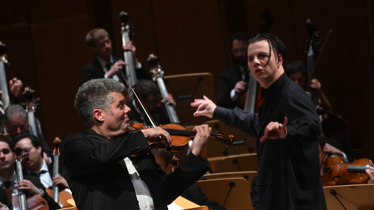 Teodor Currentzis, il controverso direttore venerato come una rockstar: «Io oltraggioso? Cerco l’assoluto»