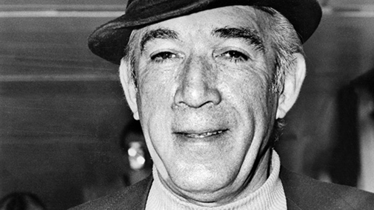 Anthony Quinn nasceva 110 anni fa: fu allievo di Franklin Lloyd Wright, ha recitato in un film di Fellini, i 12 figli, 7 segreti