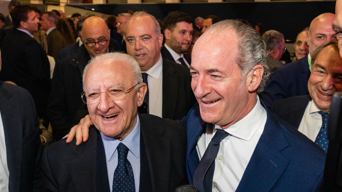 Vite parallele del Doge Zaia e del Viceré De Luca: i due «gemelli diversi» insieme sull’altare (e nella polvere)
