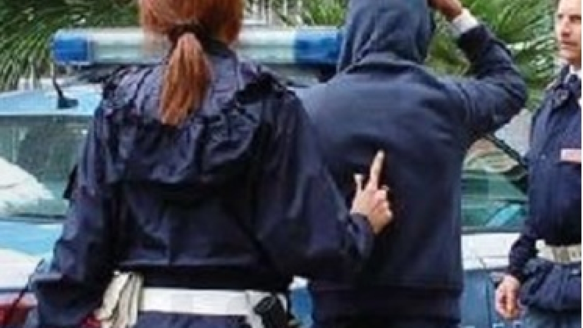 Due rapinatori torinesi arrestati a Napoli mentre aggredivano coppia di turisti