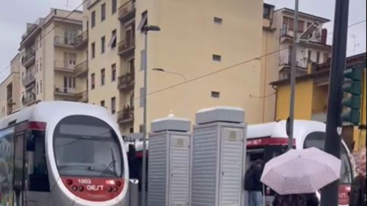 Firenze, tramvia ferma per due ore per un guasto all'alimentazione elettrica