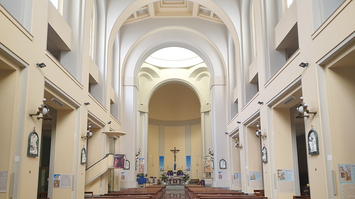 Roma, insulti in chiesa durante la messa del Lunedì Santo all'Appio: «Sono tutte fesserie». Il parroco chiama la polizia