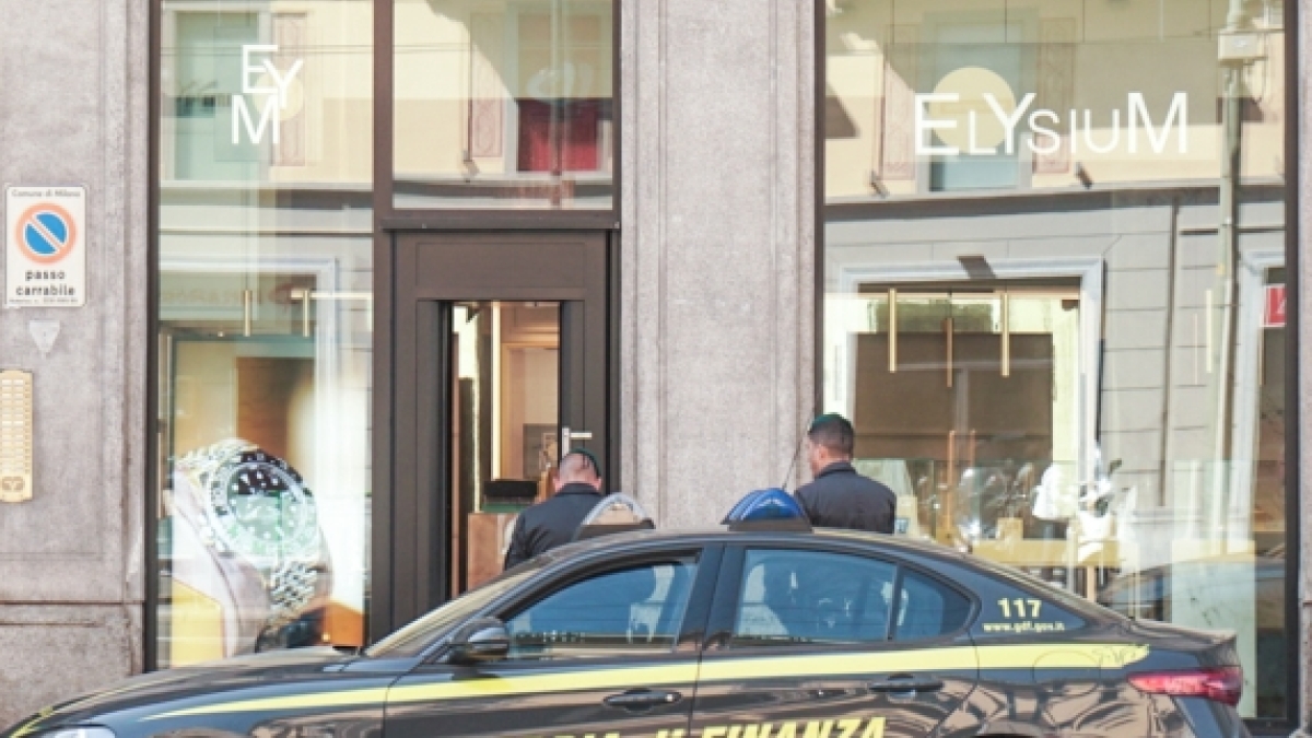 Caso scommesse illegali, i soci della gioielleria Elysium si difendono davanti al gip: «Regolari vendite di orologi»