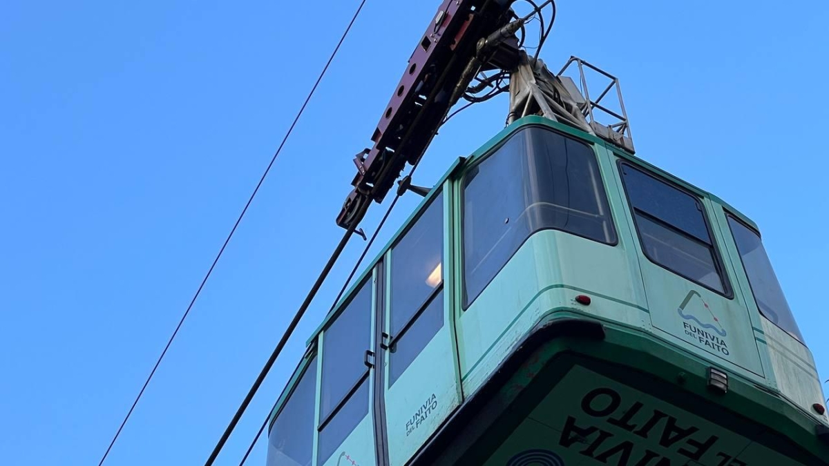 Il disastro alla Funivia del monte Faito: la cabina caduta, i soccorsi e la nebbia
