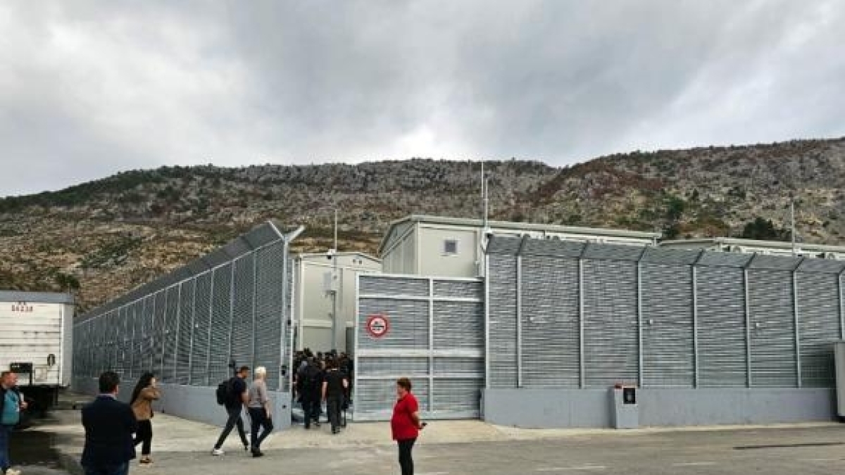 Cpr in Albania, lo studio dell'Università di Bari rileva: «Costa 114mila euro al giorno per 20 migranti»