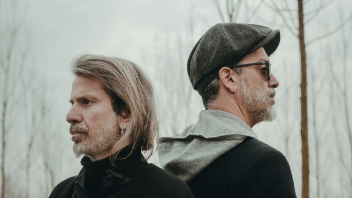 D'Erasmo-Angelini, musica (e libro) per illuminare i tempi bui