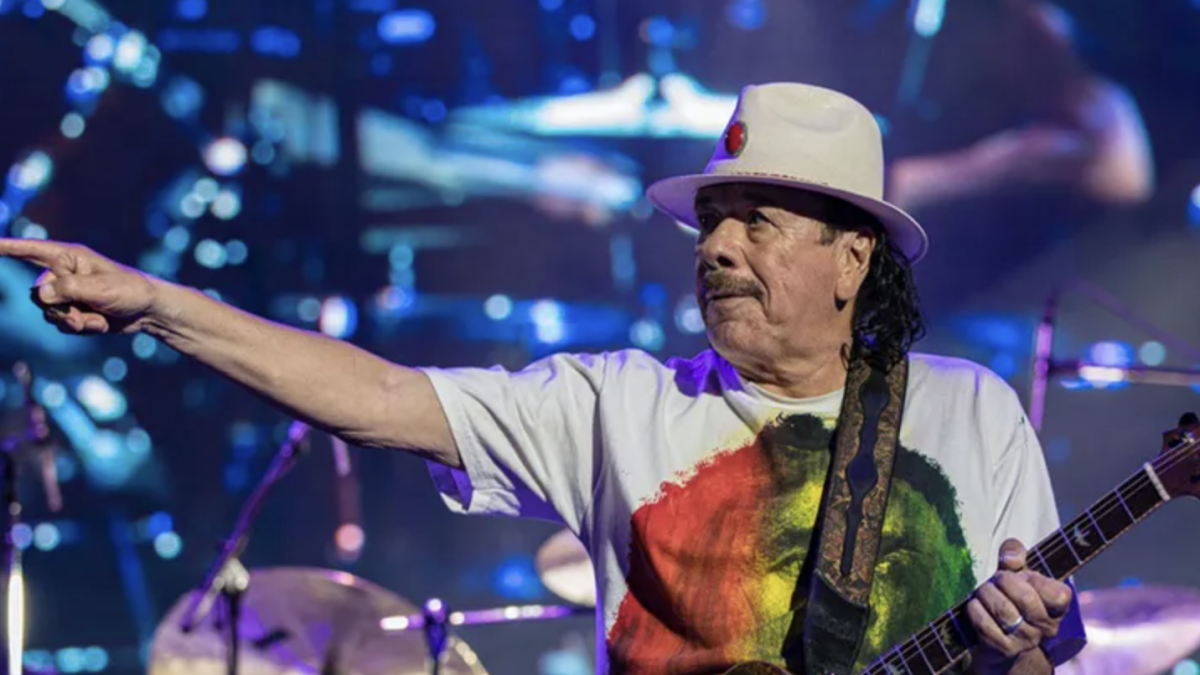Carlos Santana sviene sul palco, rinviato in concerto in Texas. «Ora sta bene e non vede l'ora di riprendere il tour»