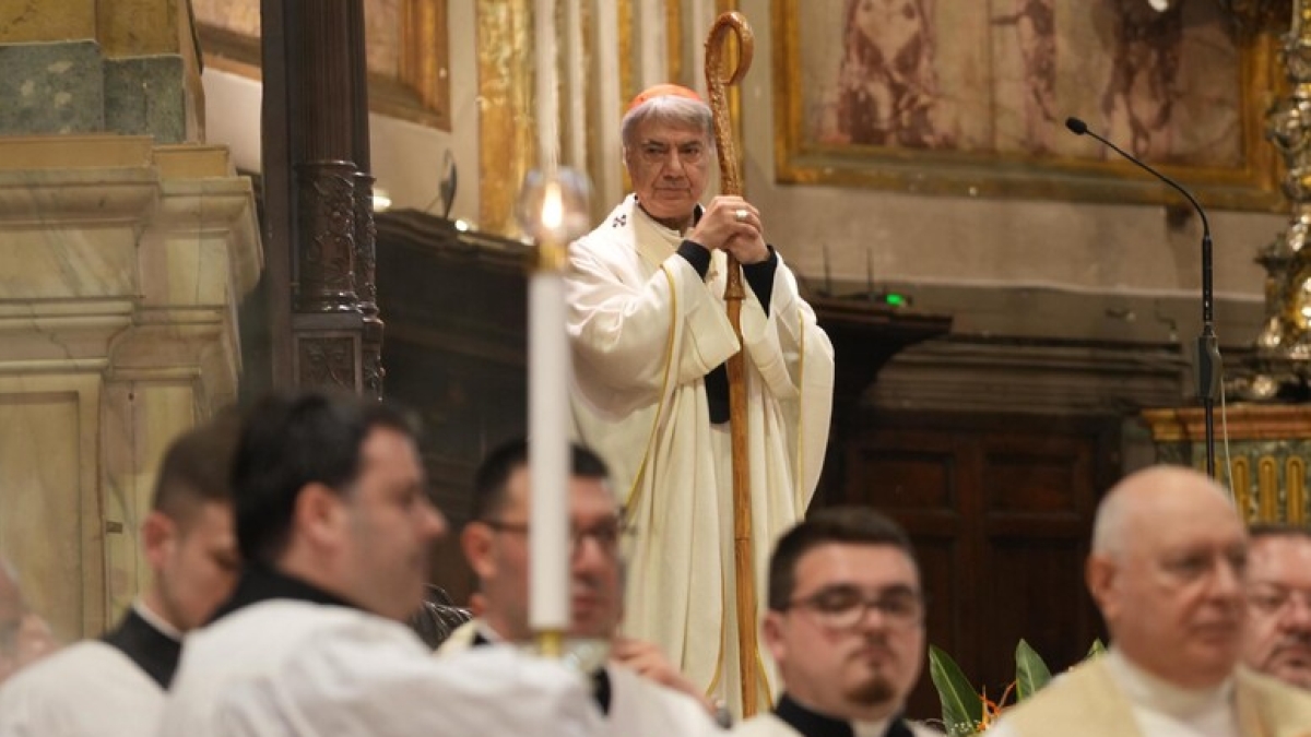 Un Figlio è Un Dono Immenso Napoli, folla in Duomo per la messa dedicata a Papa Francesco. Don