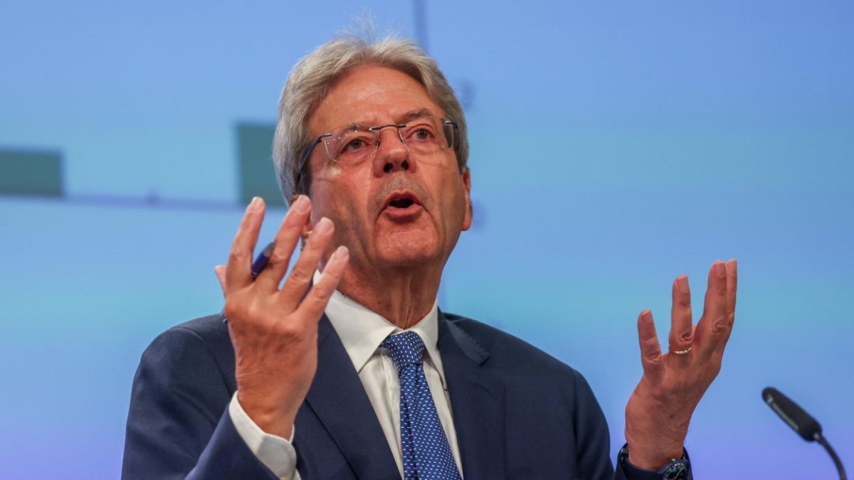 Gentiloni: «Francesco primo Papa globale. E per i politici aveva una cristiana compassione»