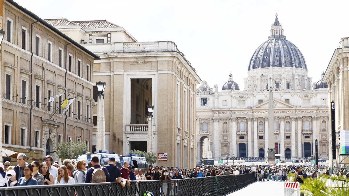 Funerali di Papa Francesco, il corteo funebre in un'ora a Santa Maria Maggiore. «Al seguito solo parenti di Francesco e cardinali»