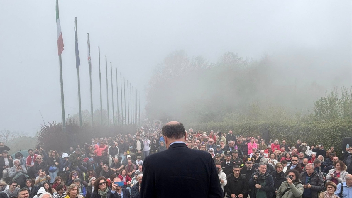 La Liberazione a Sant'Anna di Stazzema con Pierluigi Bersani: «Oggi il 25 aprile è per Gaza, l'Ucraina e il Sudan»