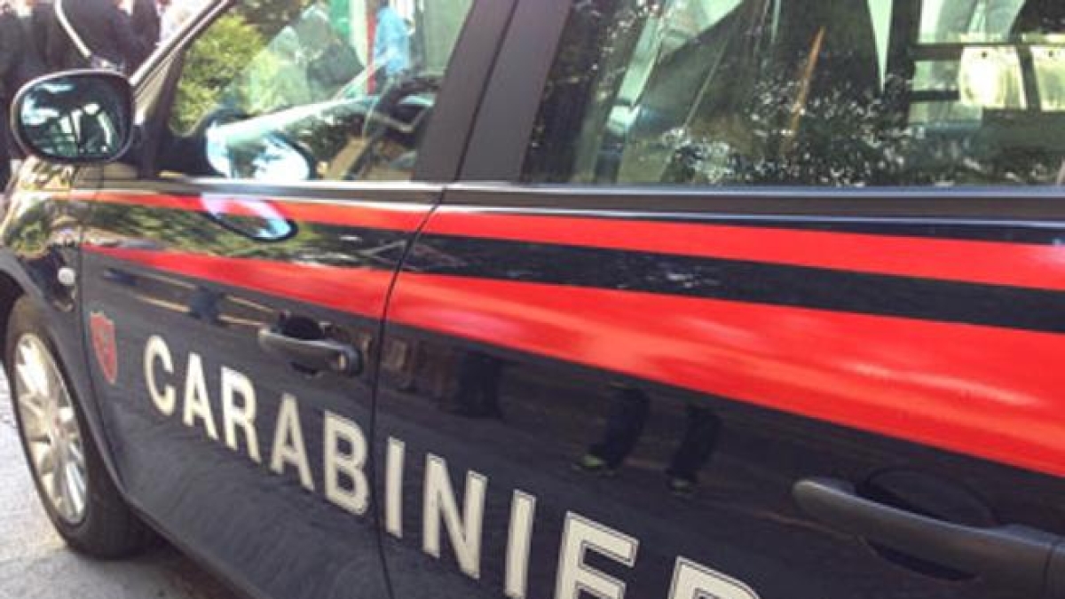 Settala, uccide la moglie a coltellate: la figlia di 10 anni chiama i soccorsi, arrestato 50enne Settala, uccide la moglie a coltellate: la figlia di 10 anni chiama i soccorsi, arrestato 50enne