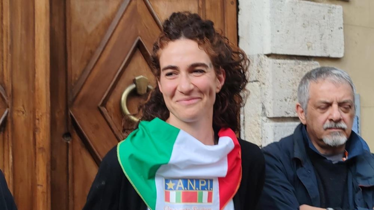Come (non) è finita la storia di Lorenza Roiati e dello striscione per il 25 aprile sul panificio Come (non) è finita la storia di Lorenza Roiati e dello striscione per il 25 aprile sul panificio
