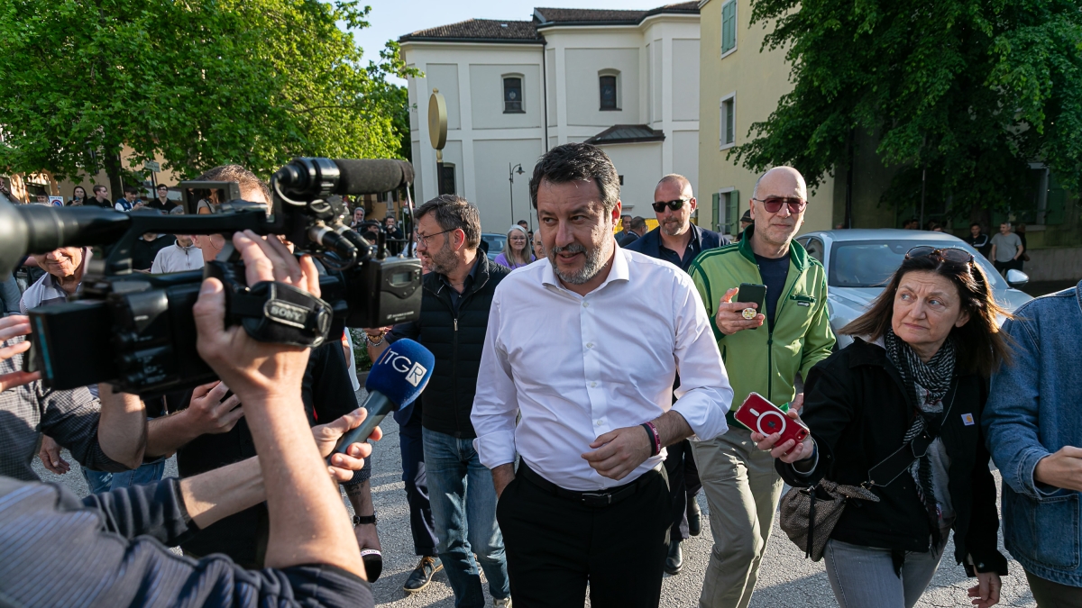 Salvini dopo il rilancio di von der Leyen sul riarmo: «Chi vuole nuove armi non è amico dell'Italia»
