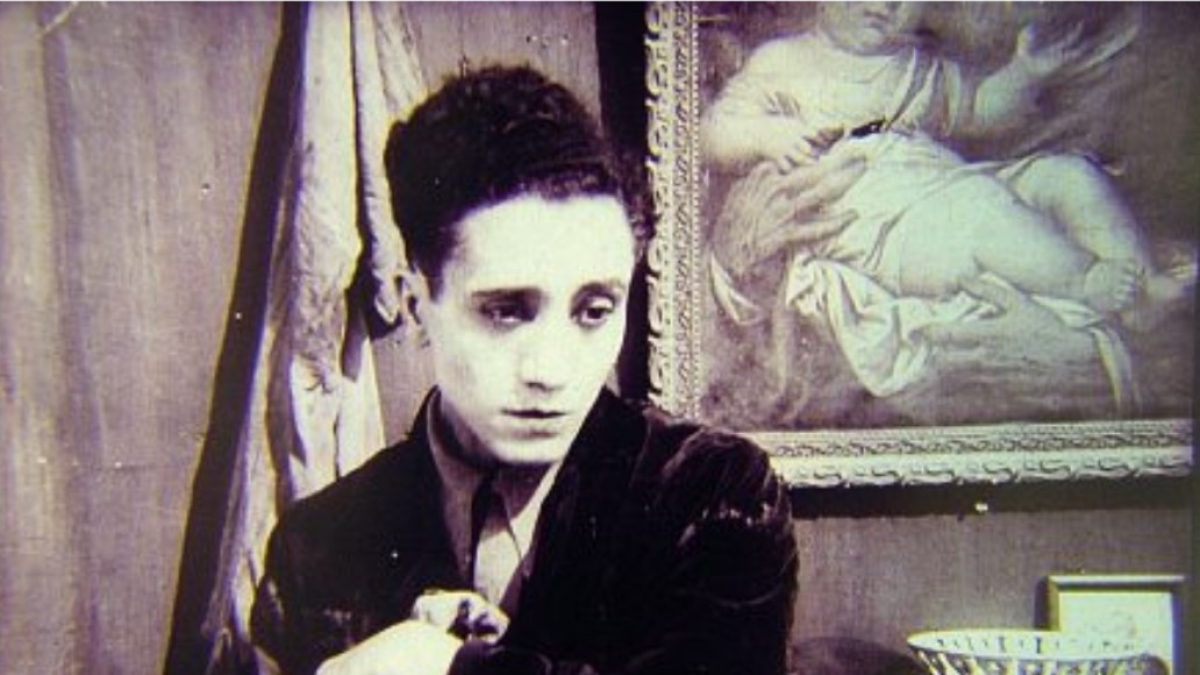 Cosa resta di Elvira Notari? Le ultime cose della Dora Film imballate in un box a Roma Nord