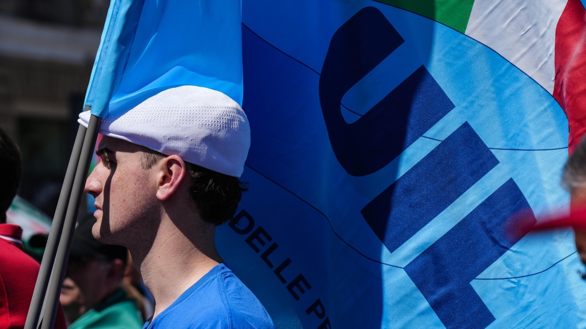 Primo Maggio, la manifestazione dei sindacati a Napoli