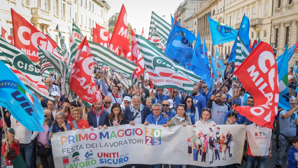Le immagini dai cortei del Primo Maggio a Milano