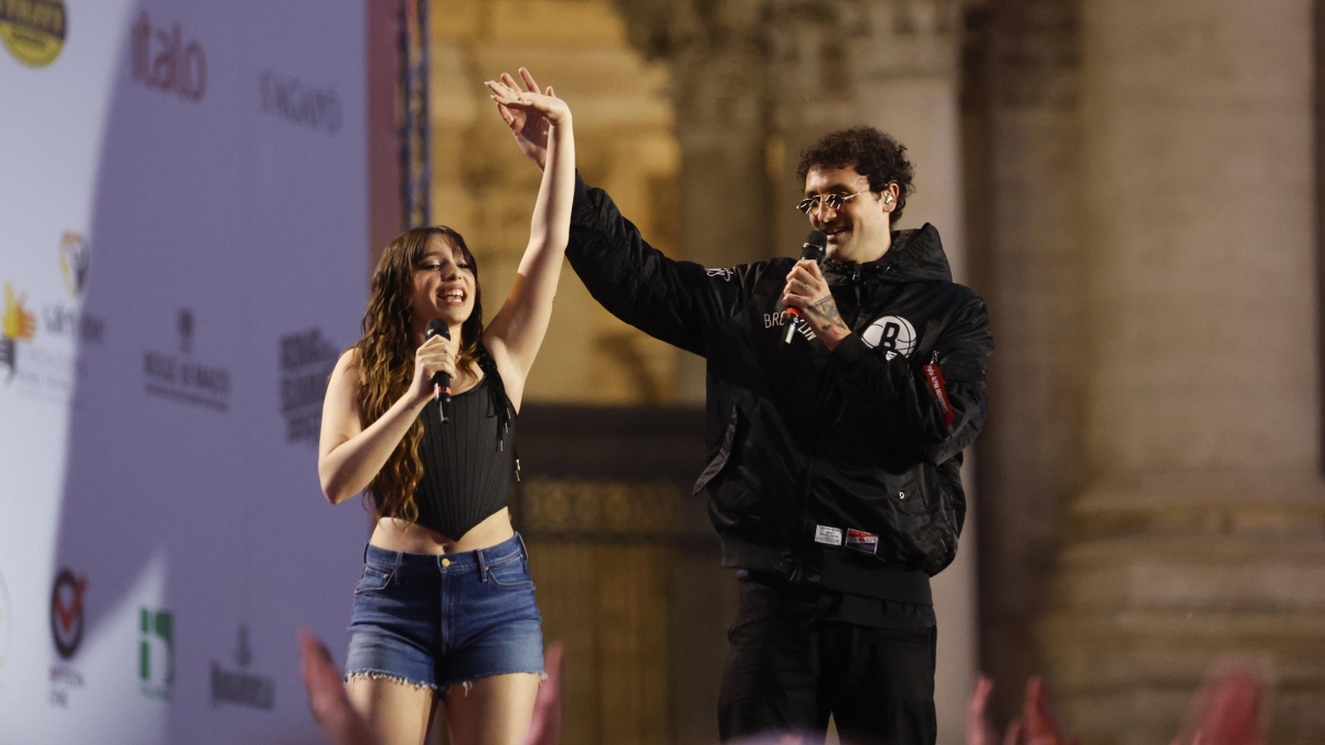 Concertone, medley «al bacio» di Noemi e Big Mama. Si balla con Alfa e Brave. Scaletta| Polemiche su Lauro, 100 mila in piazza Concertone, medley «al bacio» di Noemi e Big Mama. Si balla con Alfa e Brave. Scaletta| Polemiche su Lauro, 100 mila in piazza