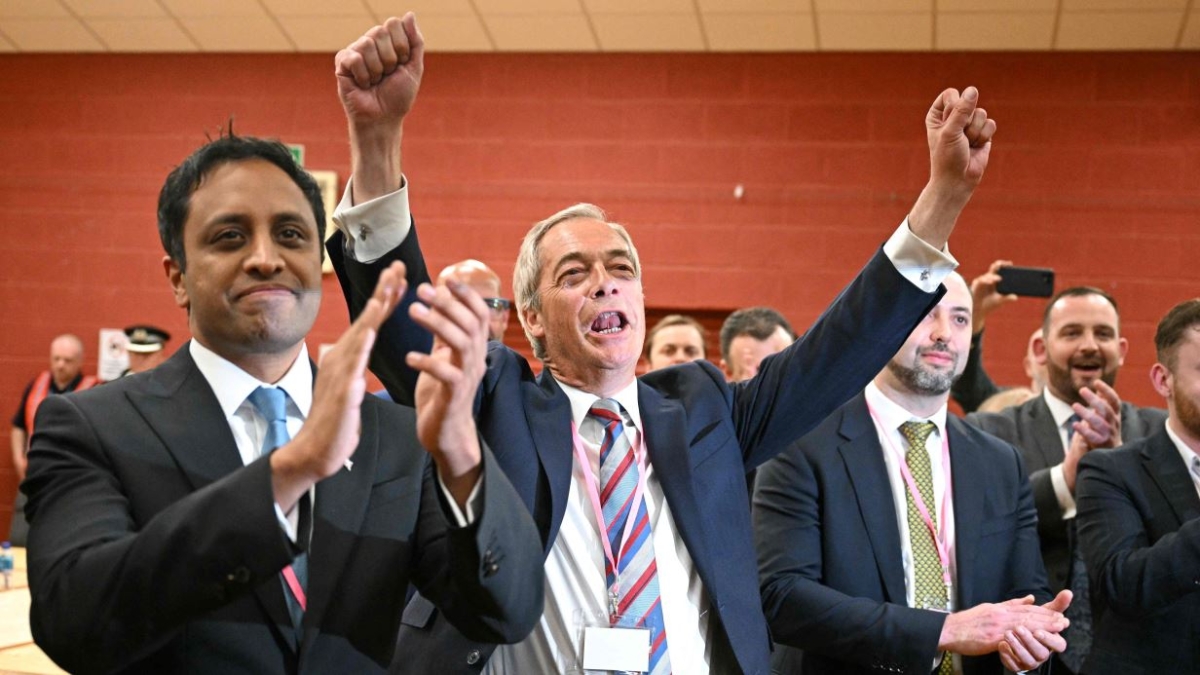 La marea di Farage travolge l La marea di Farage travolge l