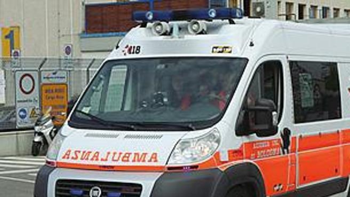 milano detenuto per omicidio è in fuga dopo aver accoltellato un collega mentre era in permesso di lavoro la vittima è gravissima da Xml2.corriere.it milano detenuto per omicidio è in fuga dopo aver accoltellato un collega mentre era in permesso di lavoro la vittima è gravissima