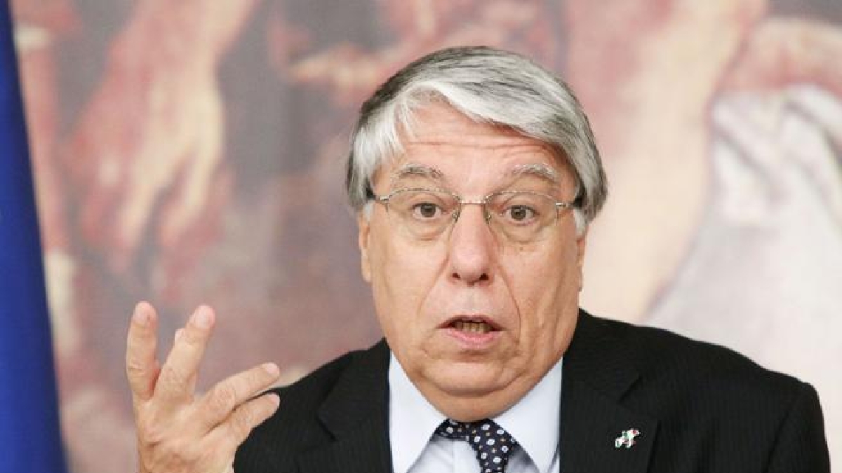 Giovanardi denuncia il furto dell Giovanardi denuncia il furto dell