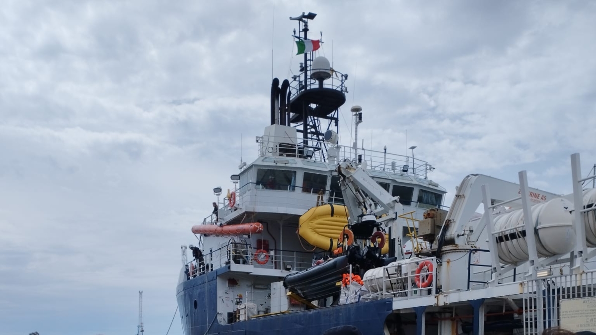 Migranti, la Sea Watch è sbarcata a Livorno con 109 migranti: i 73 adulti rimarranno in Toscana, i 36 minori nei centri di tutta Italia