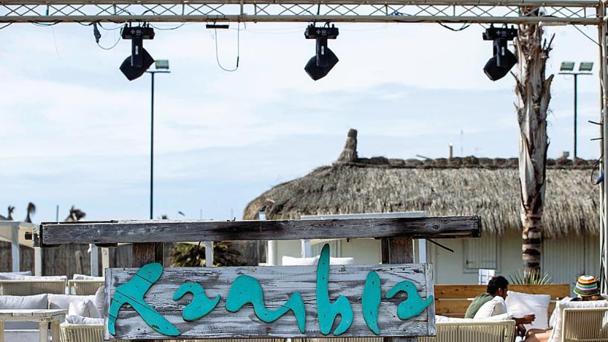 Fiumicino, il sindaco Baccini e il divieto ai dj set nei lidi del litorale: «Il 1 maggio è stato un far west. Qui non è Rimini»