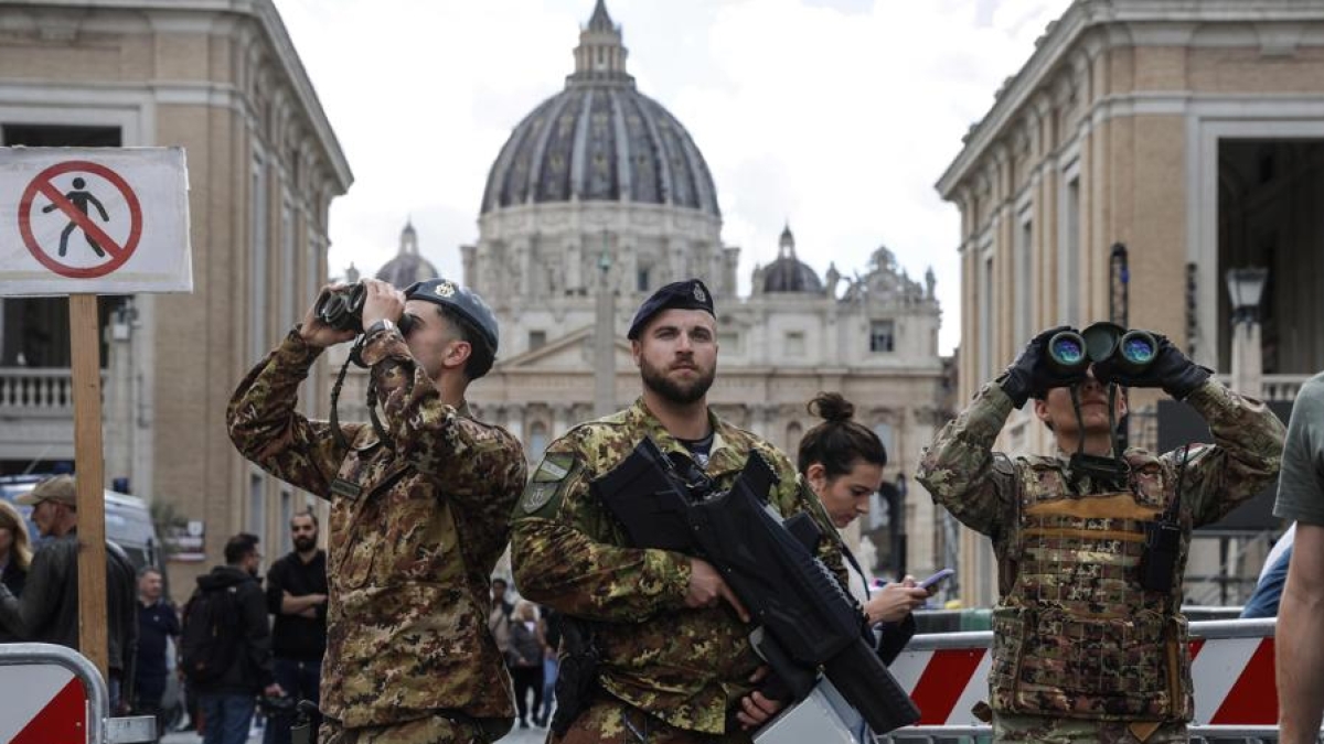 Conclave, l'invasione dei fedeli. Pronto il piano sicurezza tra metal detector e varchi