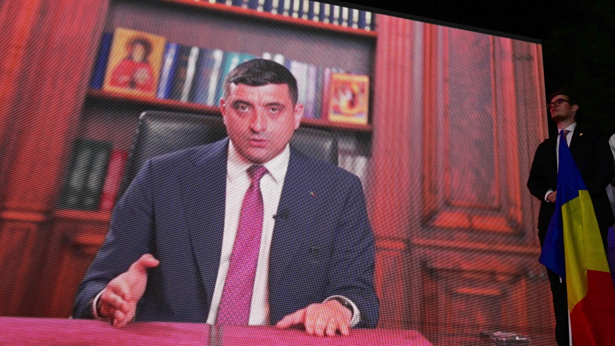 In Romania il sovranista Simion vola al 40%. I candidati filo Ue sperano nel ballottaggio In Romania il sovranista Simion vola al 40%. I candidati filo Ue sperano nel ballottaggio