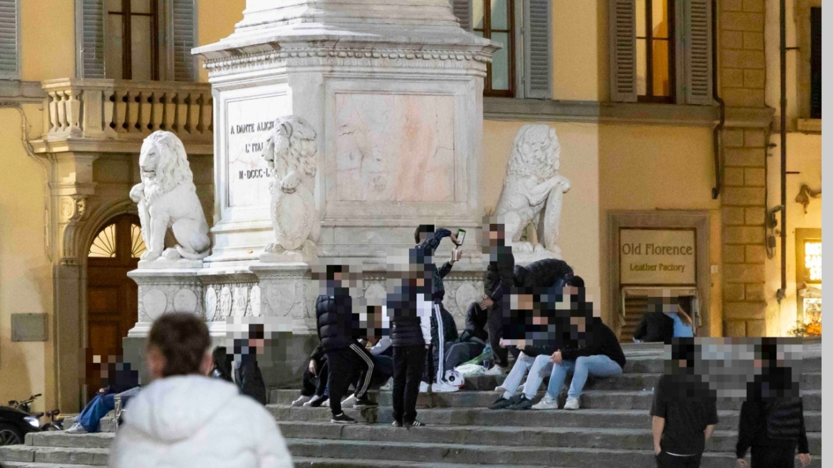 Le notti in Santa Croce a Firenze, la mamma di una ragazzina: «Pochi i posti di aggregazione e costano»