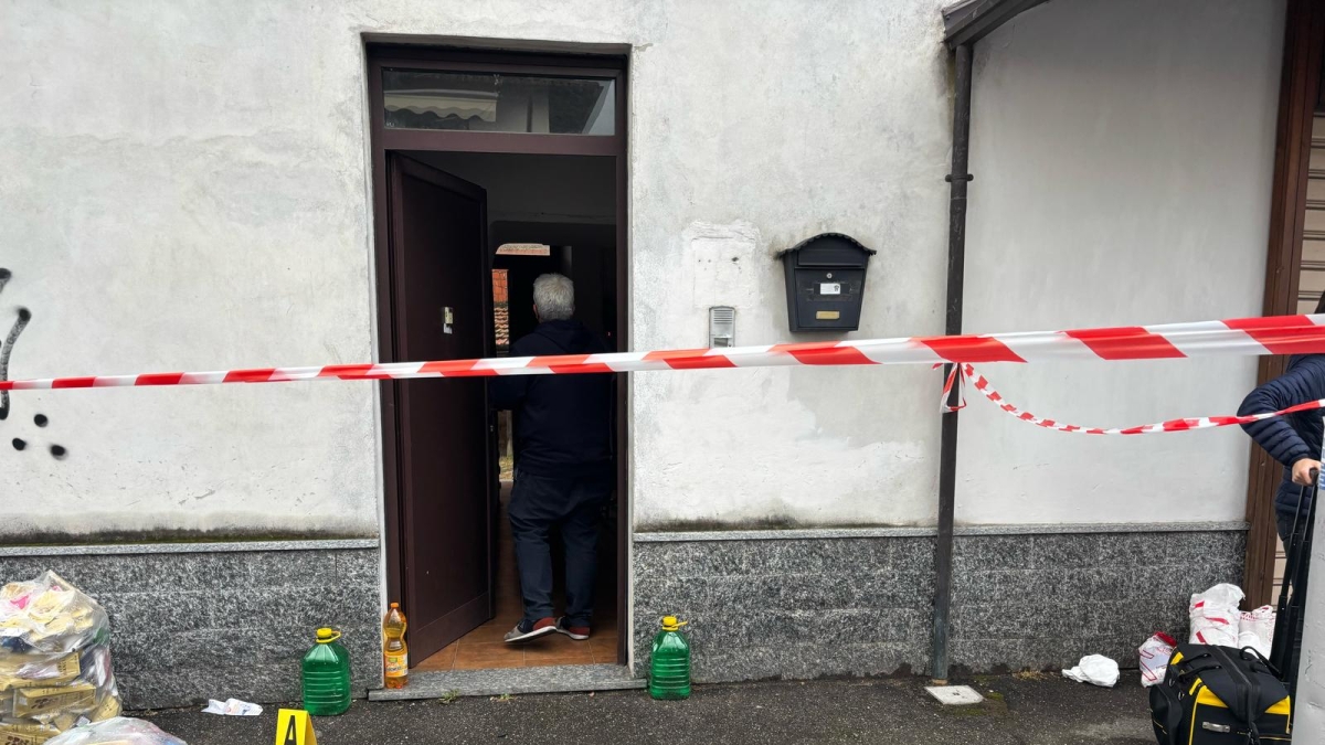 Uomo assassinato in casa con 24 coltellate a Vigevano: arrestato un ragazzo di 25 anni Uomo assassinato in casa con 24 coltellate a Vigevano: arrestato un ragazzo di 25 anni
