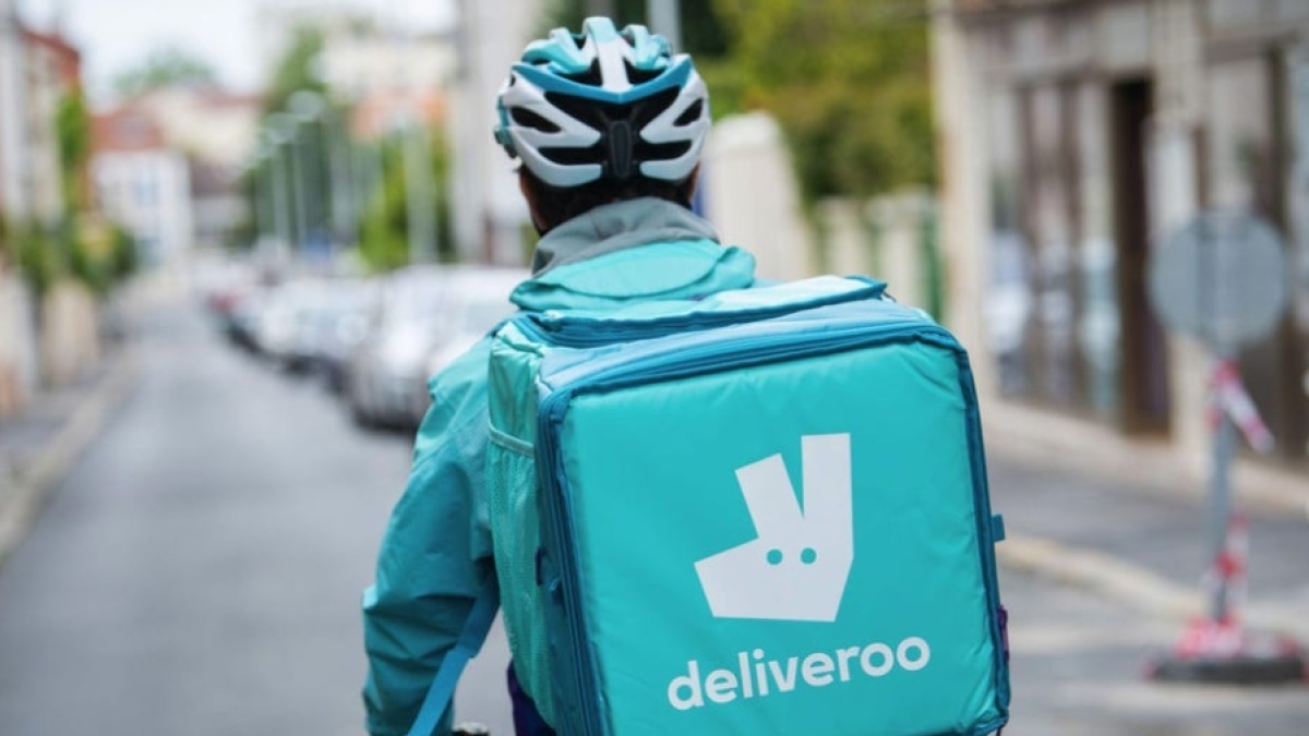 Controllo giudiziario per Deliveroo: «Sfrutta i rider con l’algoritmo come Glovo. I compensi non garantiscono ...