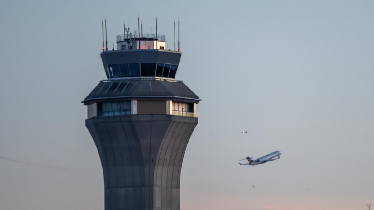 Radar spenti da Xml2.corriere.it radar spenti e silenzio radio così i controllori hanno perso per 87 secondi il contatto con gli aerei in volo per new york