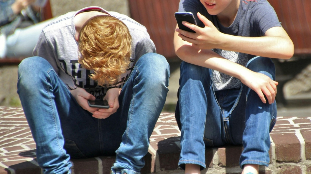 Adolescenti e Salute Mentale: L'Uso dei Social Media è Più Elevato? Nuove Ricerche Svelano un Legame Preoccupante