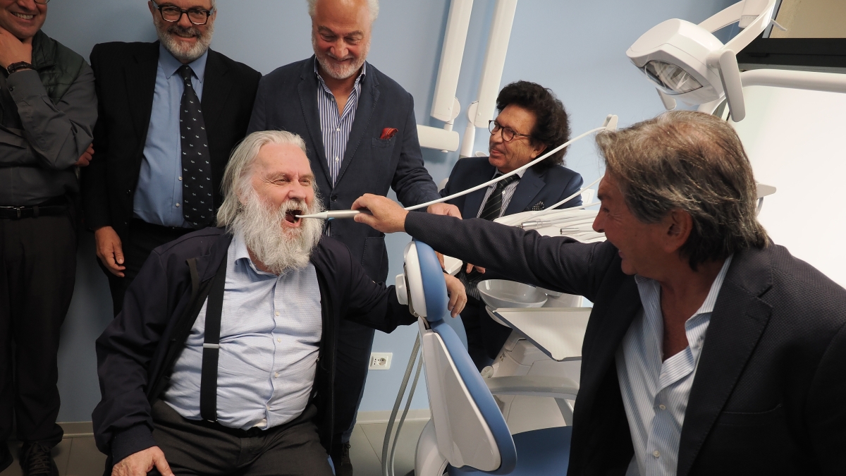 Bologna, il dentista per chi non se lo può permettere. Al Pilastro nasce il secondo ambulatorio solidale