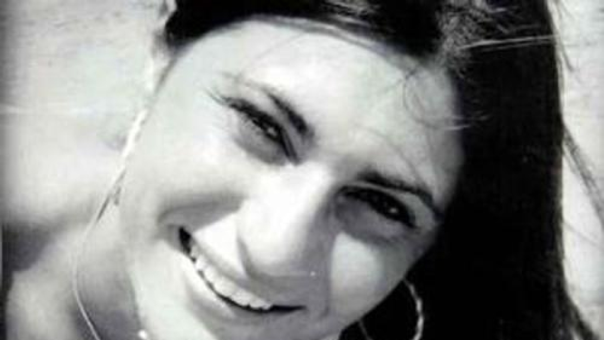 Gelsomina Verde uccisa e bruciata durante la faida di Scampia, 30 anni ai suoi rapitori. In aula la disperazione della mamma della vittima innocente