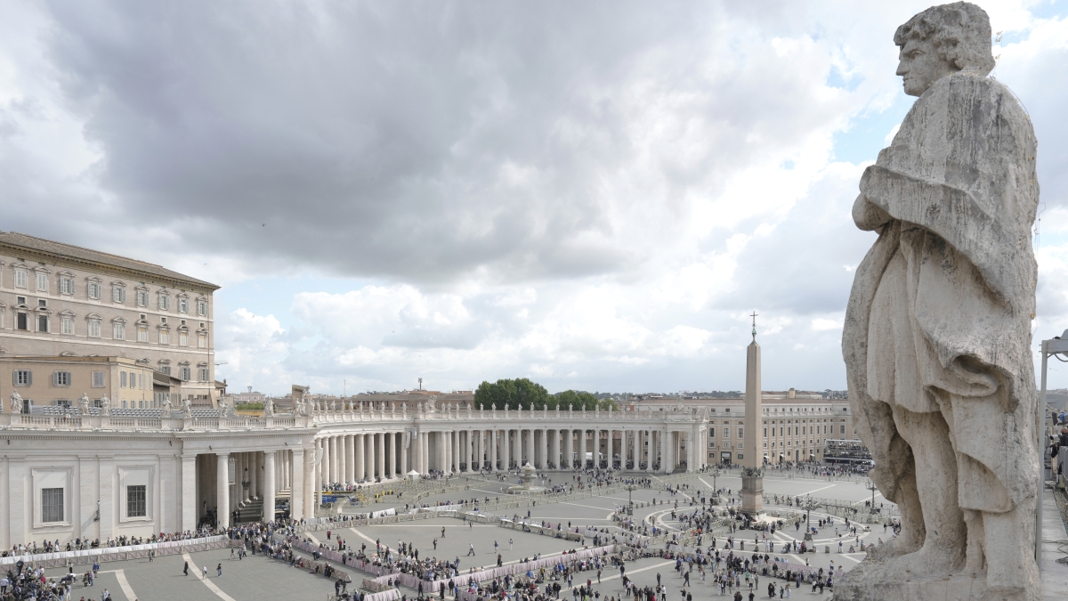 I cardinali nella Cappella Sistina per il secondo voto: sarà fumata bianca? | Gli orari e il programma di oggi del Conclave: la guida I cardinali nella Cappella Sistina per il secondo voto: sarà fumata bianca? | Gli orari e il programma di oggi del Conclave: la guida