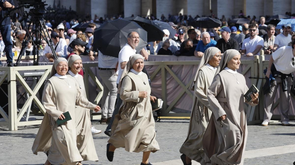 Conclave, i cardinali di nuovo al voto. Cresce l Conclave, i cardinali di nuovo al voto. Cresce l