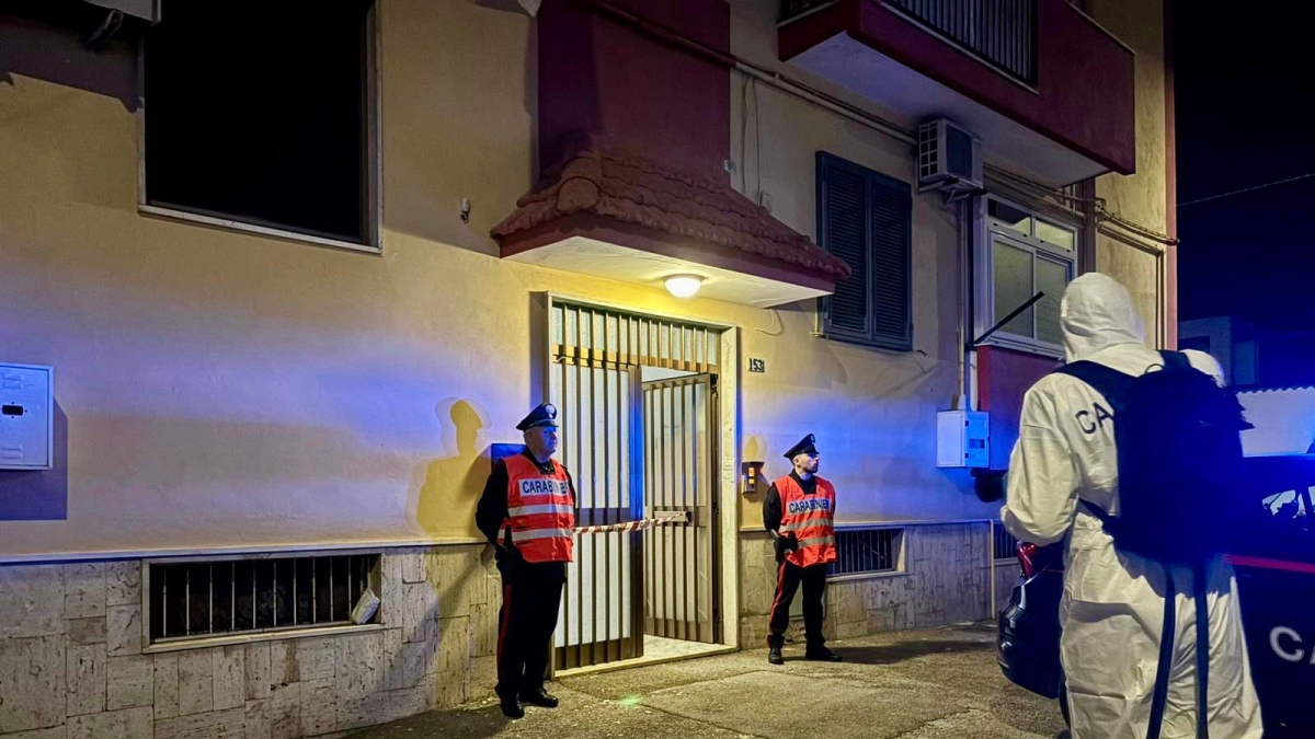 Pompei, ferisce la moglie in casa, lei scappa e va dai carabinieri. Poi l'uomo si barrica in casa con i figli: arrestato