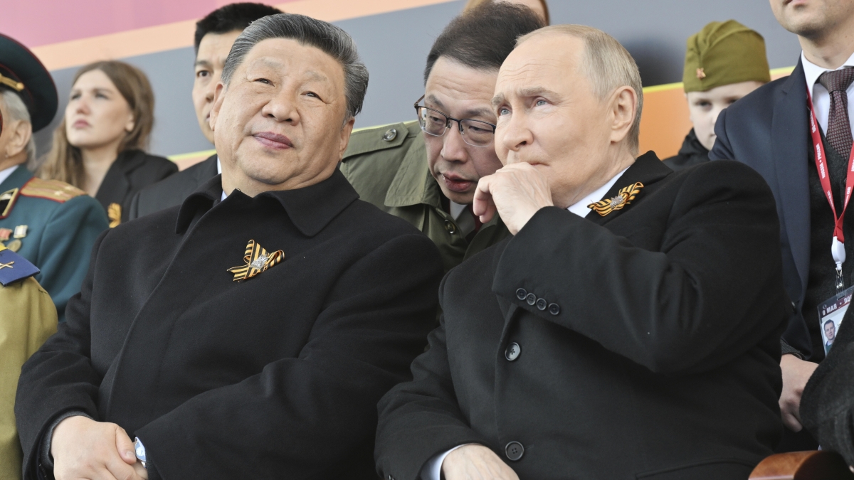 Il discorso (breve) di Putin alla parata rivela il momento delicato di Mosca: niente furore e mai la parola "Occidente" | Xi ospite d Il discorso (breve) di Putin alla parata rivela il momento delicato di Mosca: niente furore e mai la parola "Occidente" | Xi ospite d