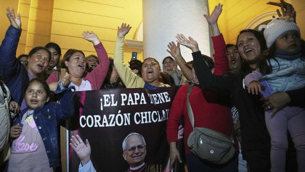 Chiclayo, la diocesi del nuovo Papa in festa: «Casco, stivali e mascherina, era sempre con noi» Chiclayo, la diocesi del nuovo Papa in festa: «Casco, stivali e mascherina, era sempre con noi»