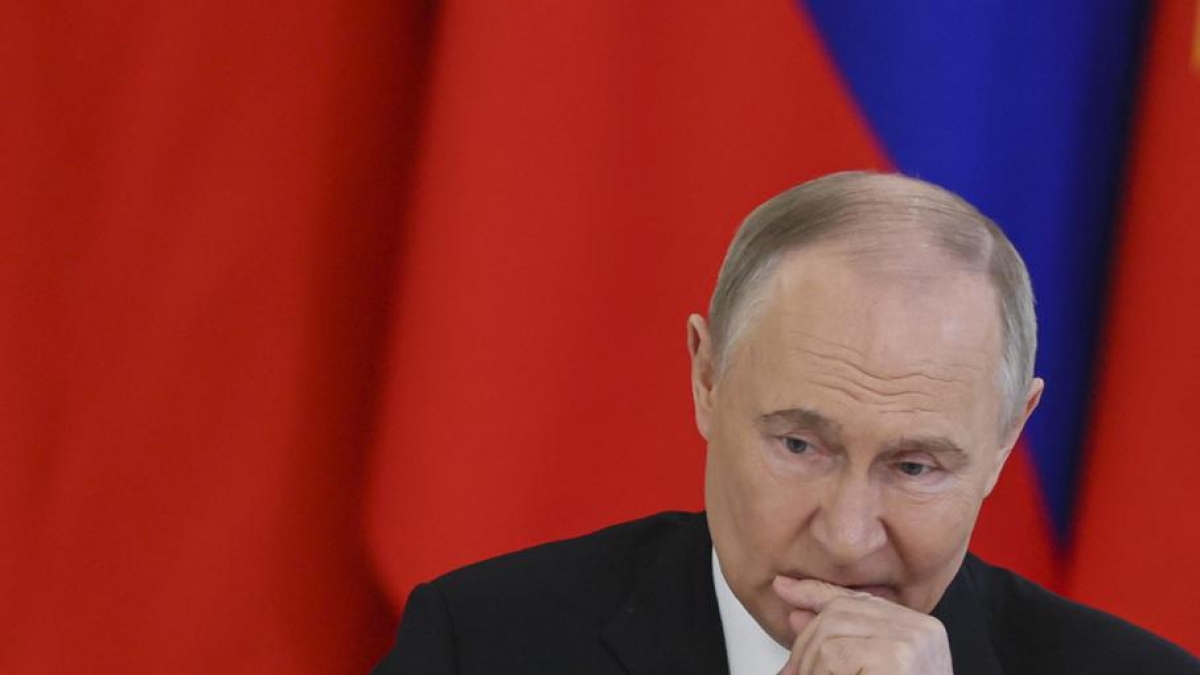 La conferenza in ritardo, i foglietti, le pressioni di Trump: Putin vuole davvero la pace? | Zelensky: «Mosca cessi il fuoco» La conferenza in ritardo, i foglietti, le pressioni di Trump: Putin vuole davvero la pace? | Zelensky: «Mosca cessi il fuoco»