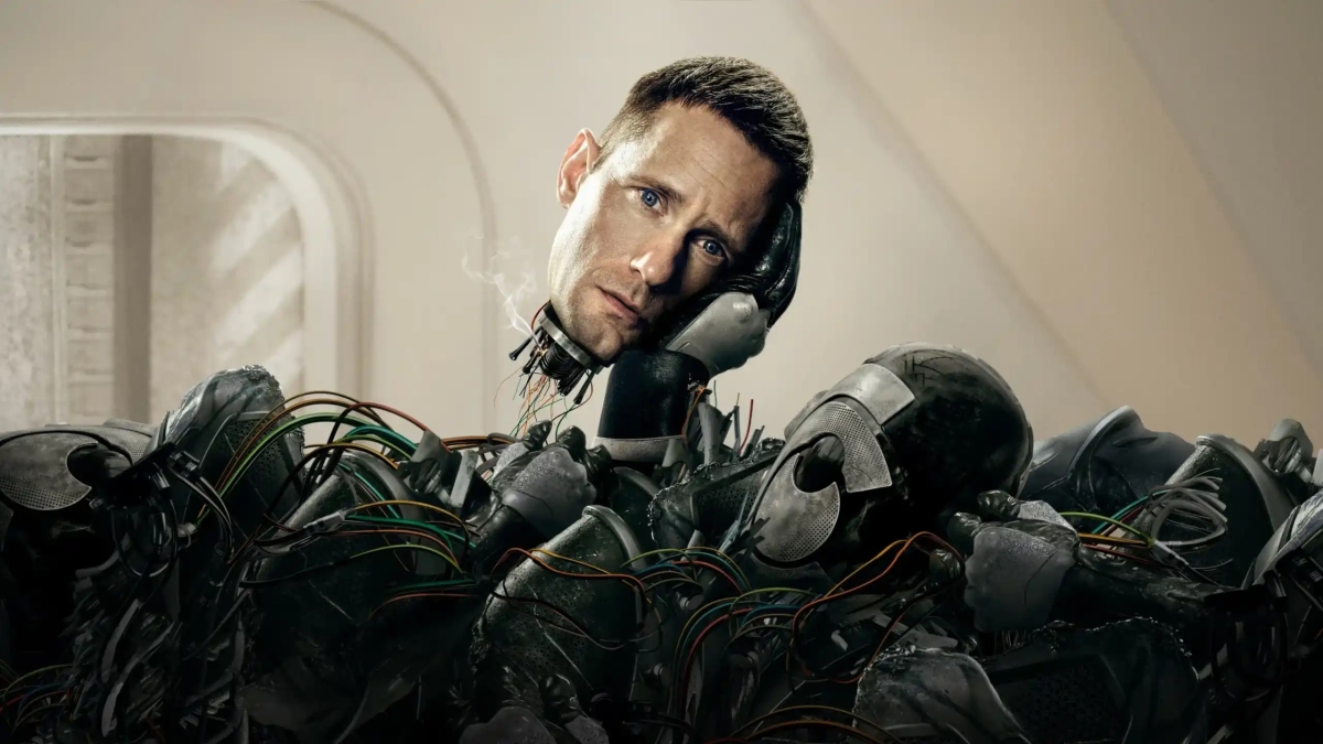 "Murderbot", la comedy con Alexander Skarsgård tra azione e fantascienza robotica