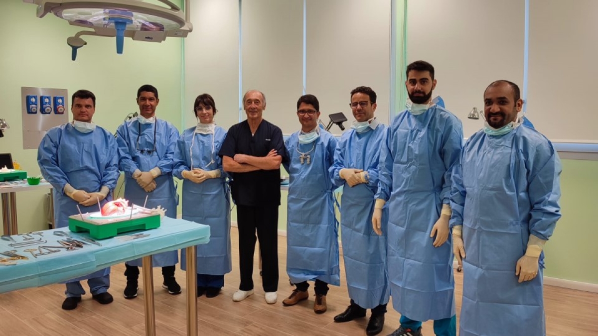 Alessandro Frigiola, cardiochirurgo pediatrico: «Ho operato 12 mila bambini, ora insegno ai giovani come salvarli»