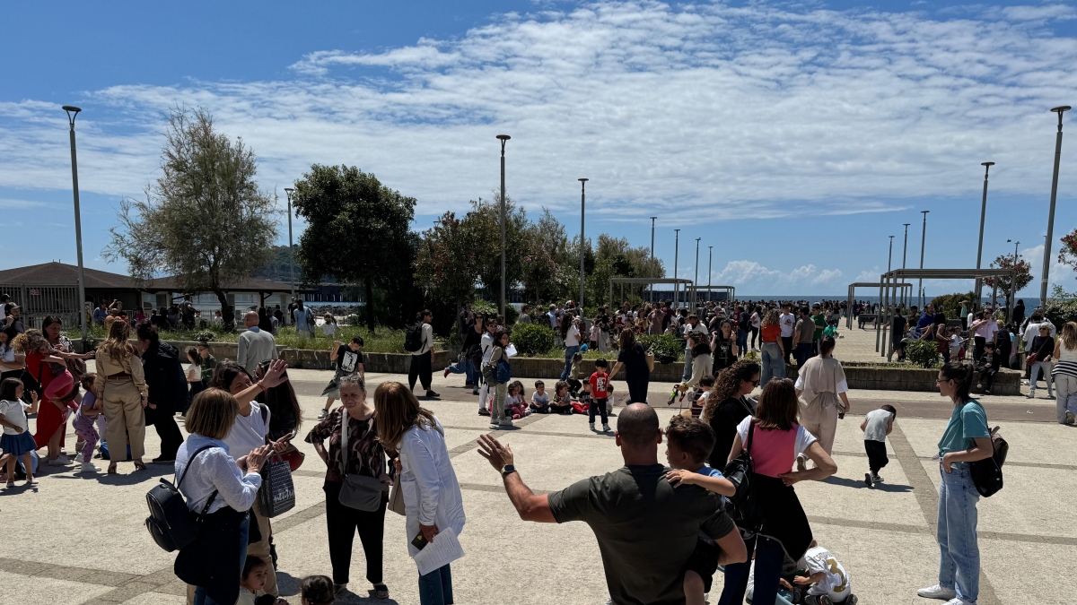 Napoli e Campi Flegrei, terremoto e paura: diverse scosse, la più forte di magnitudo 4.4 | Treni fermi e scuole evacuate: cos Napoli e Campi Flegrei, terremoto e paura: diverse scosse, la più forte di magnitudo 4.4 | Treni fermi e scuole evacuate: cos