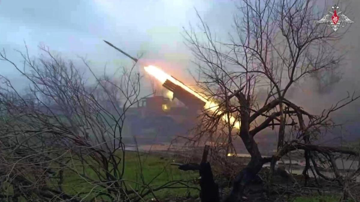 Macron sulla guerra in Ucraina: «Pronti a discutere del deterrente nucleare». Meloni a Erdogan: «Mosca accetti il cessate il fuoco» Macron sulla guerra in Ucraina: «Pronti a discutere del deterrente nucleare». Meloni a Erdogan: «Mosca accetti il cessate il fuoco»