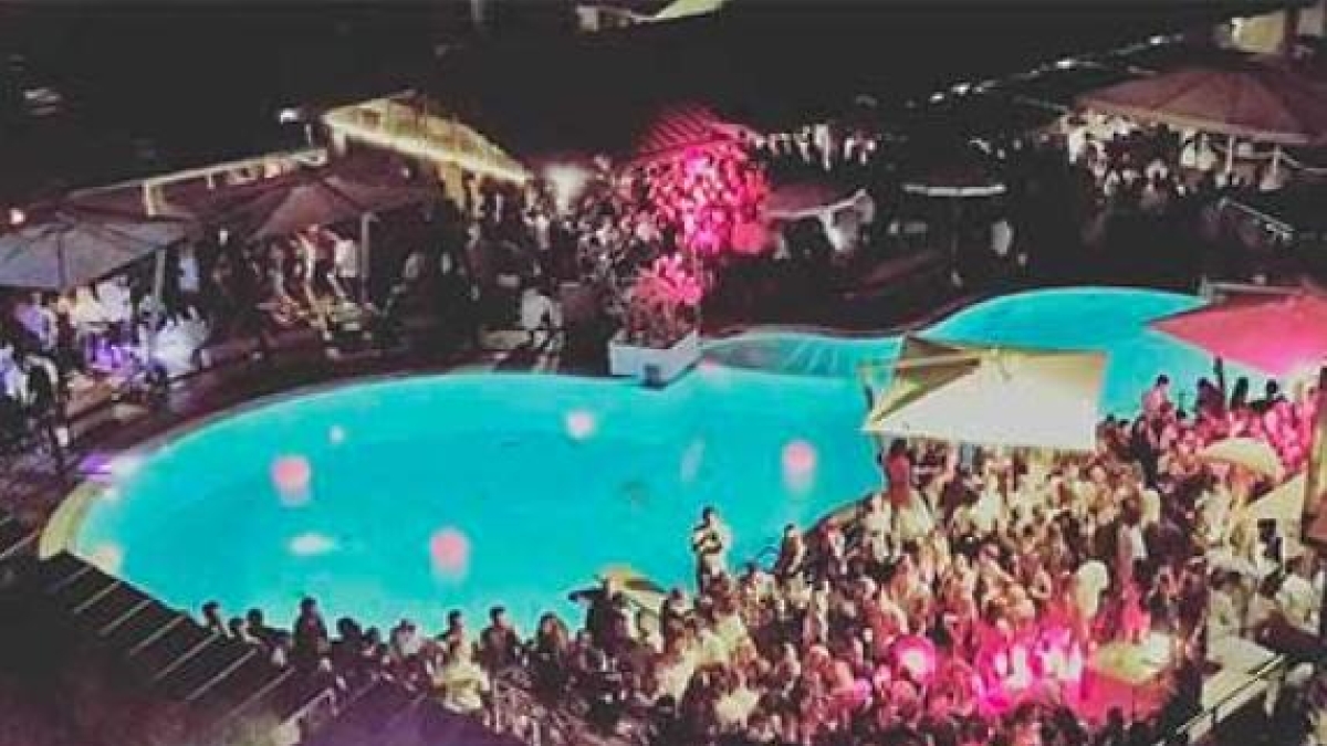 Buttafuori accusato di aggressione al Seven, l'ex ragazza lo difende: «Ha picchiato quel ragazzo perché mi stava molestando, l'ho chiamato io»