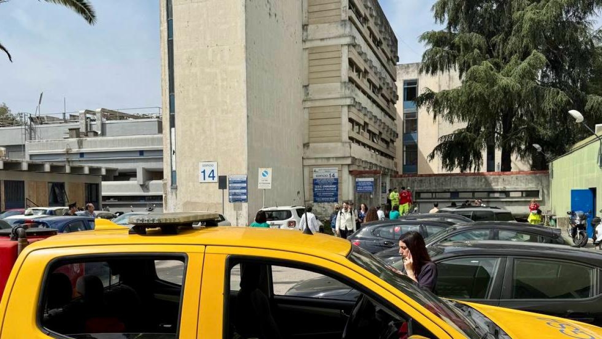 Incendio al Policlinico Federico II di Napoli: undici pazienti evacuati da un reparto