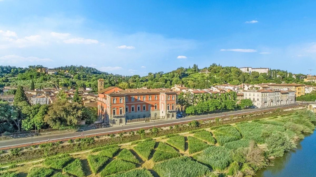 Firenze, dopo quattro anni di lavori riapre Palazzo Serristori (con appartamenti extra lusso tra i 4 e 15 milioni)