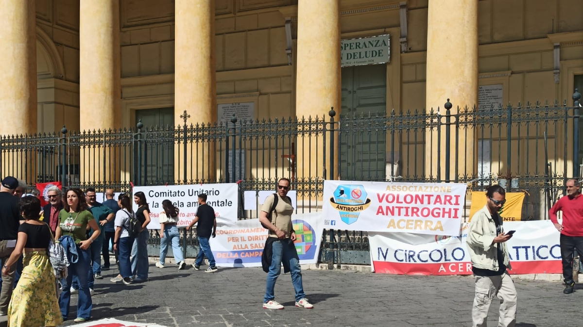 Terra dei Fuochi, i comitati: «Vadalà ha inviato la relazione, il Governo la pubblichi subito»